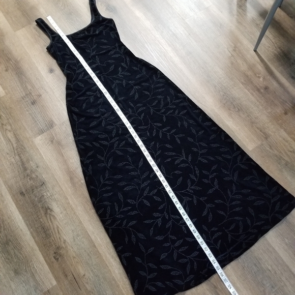 Sz S (fits 2-4 or a curvy 0) 90s Vintage Cache Black Velour Gown w/ Floral Beads - Picture 4 of 8